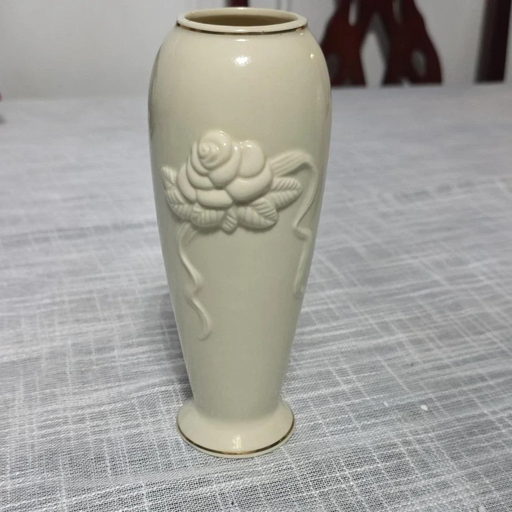 Lenox Handcrafted Beige Ceramic Rose Vase Glossy Finish